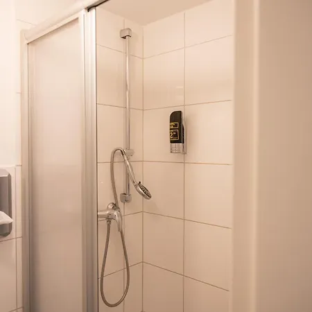 Kaisercity 3 公寓 *